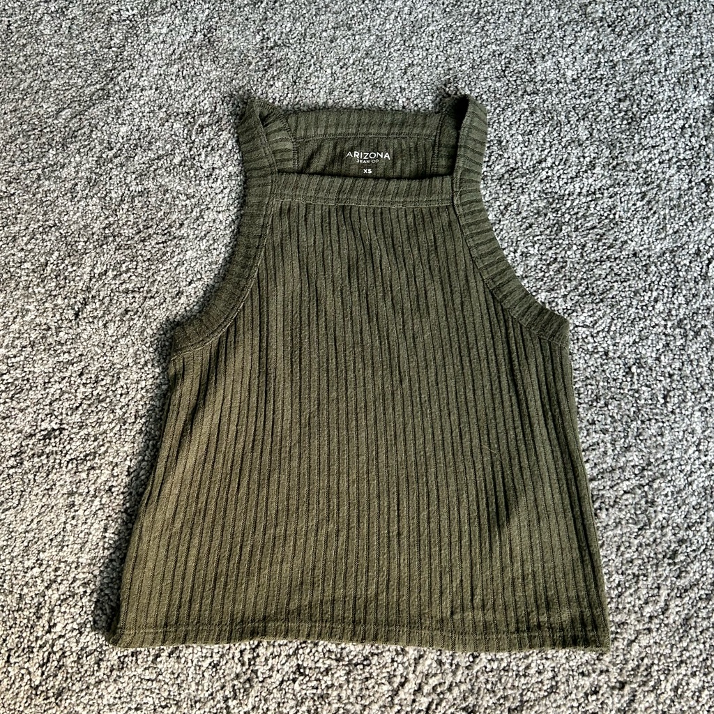 Junior’s Olive Green Ribbed Knit Crop Tank Size Xs